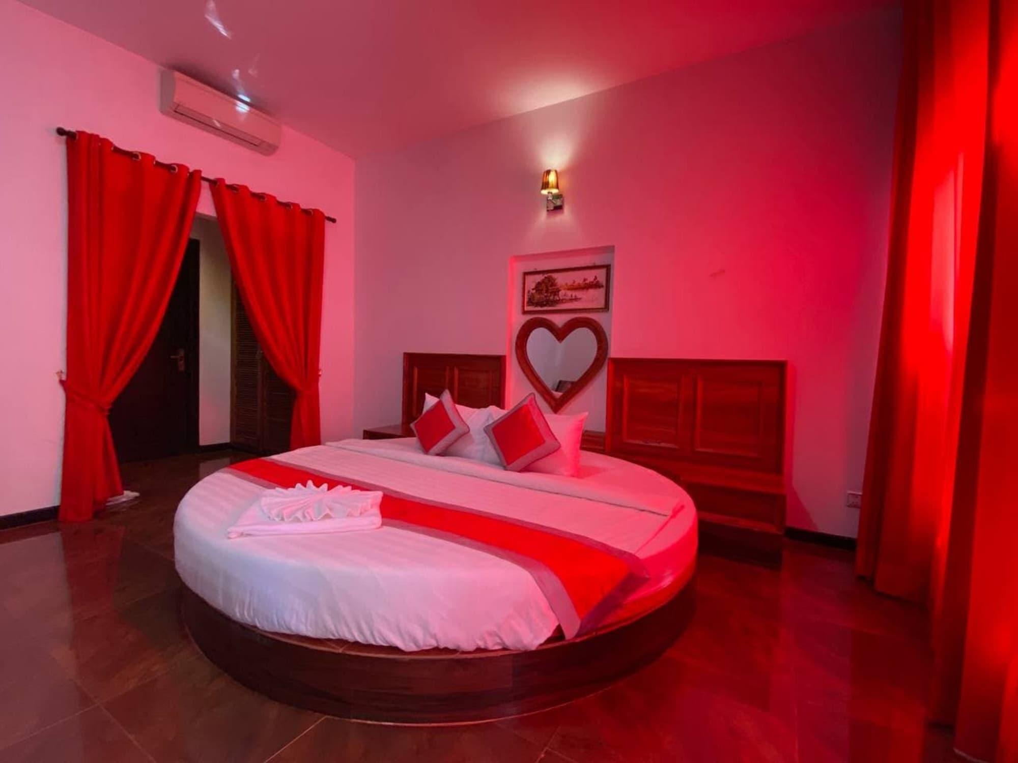 Vimean Sovannaphoum Resort Battambang Bagian luar foto